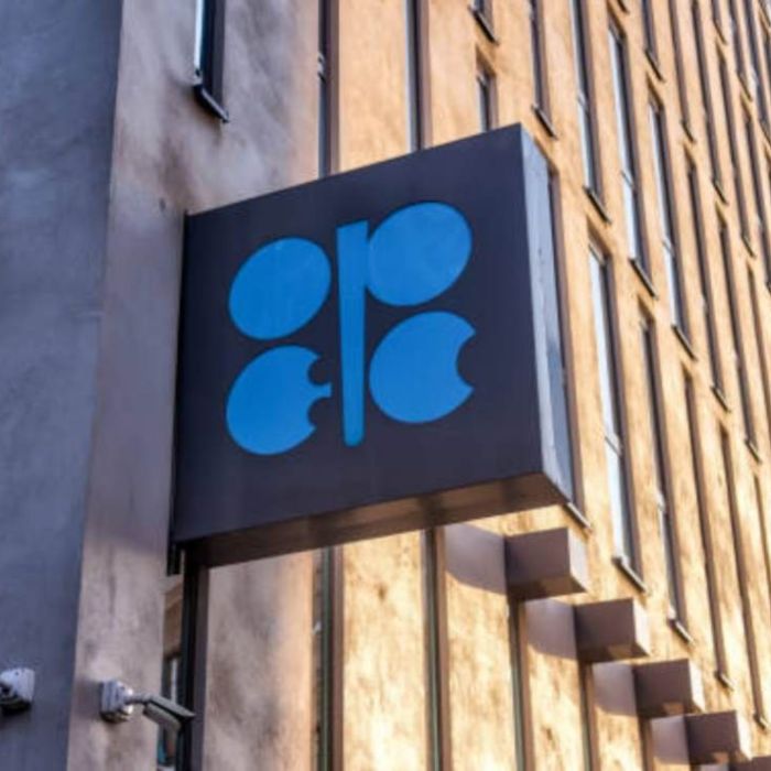 Consumo mundial de petróleo superó los 105 millones de barriles diarios en 2025