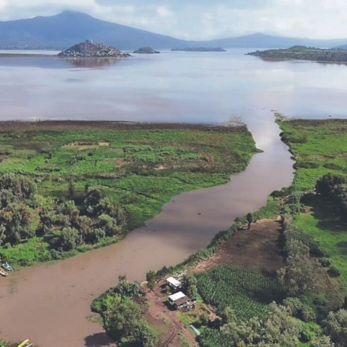 Descubren tres nuevos manantiales que fortalecen el lago de Pátzcuaro