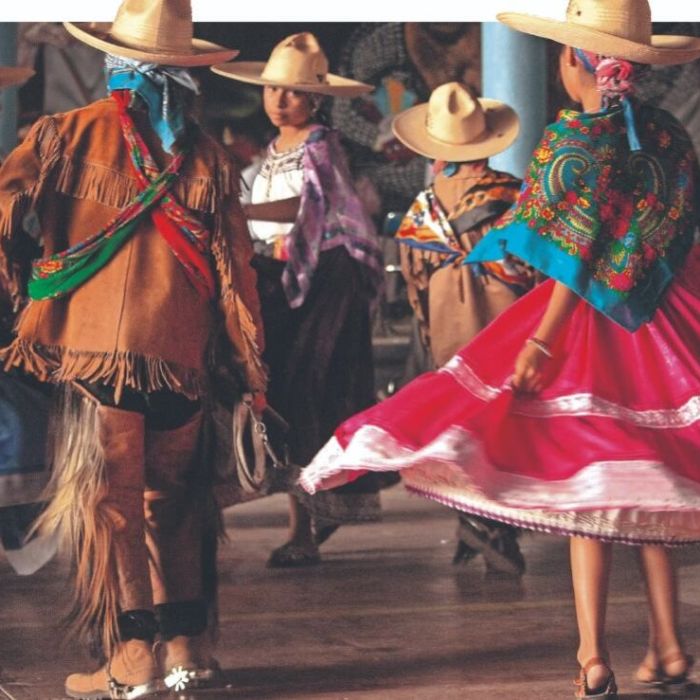 Niños Ñuu Savi preservan la Danza de los Rubios en Santiago Juxtlahuaca
