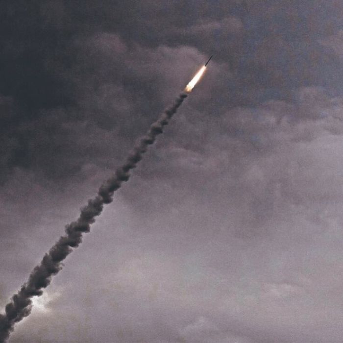 Trump impulsa gasto militar récord y promueve el escudo espacial ‘Golden Dome’