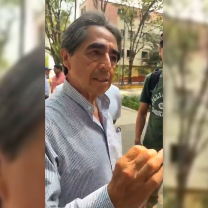 Director de la ENCB pide levantar paro; estudiantes rechazan y mantienen toma de Canal Once