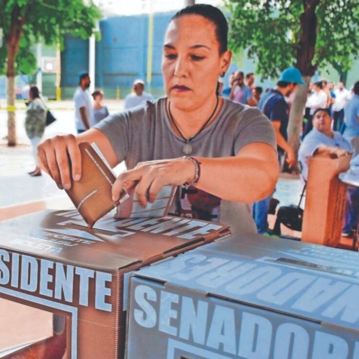 Expertos constitucionalistas cuestionan la iniciativa de Monreal para anular elecciones por injerencia extranjera