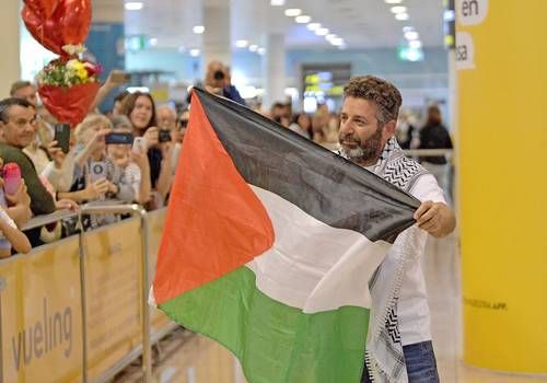 Israel deporta a dos activistas de la Flotilla Global Sumud tras su detención en alta mar