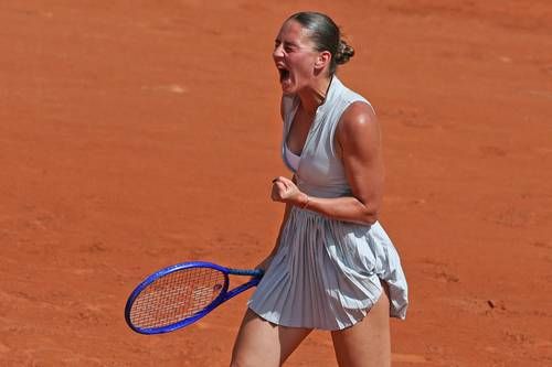 Marta Kostyuk avanza en Roland Garros tras saber que un misil impactó cerca de la casa de sus padres