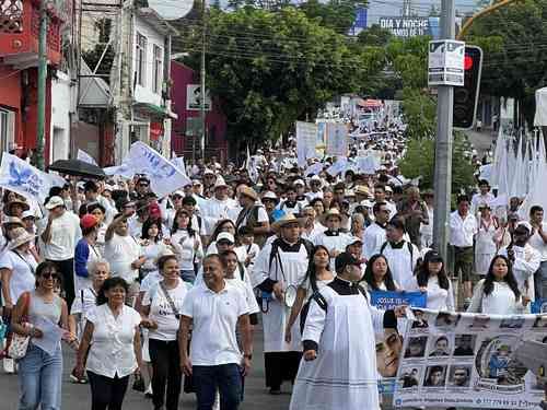 miles-participan-en-la-12-a-caminata-por-la-paz-en-cuernavaca-obispo-exige-acciones-contra-la-violencia