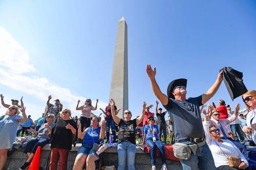 miles-se-reunen-en-el-national-mall-para-rededicate-250-maraton-de-oracion-por-el-250-o-aniversario-de-eu