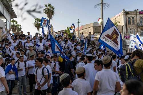 ultranacionalistas-corean-muerte-a-los-arabes-en-la-marcha-del-dia-de-jerusalen-ben-gvir-iza-la-bandera-en-al-aqsa