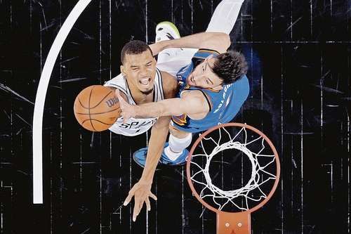 Wembanyama anota 33 y los Spurs vencen 103-82 al Thunder; la serie queda 2-2