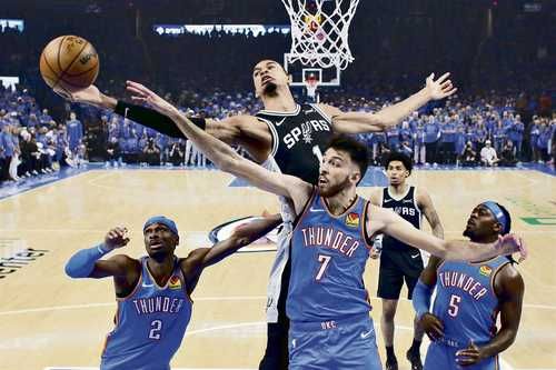 Wembanyama y Harper guían a los Spurs a un triunfo 122-115 sobre los Thunder en doble prórroga