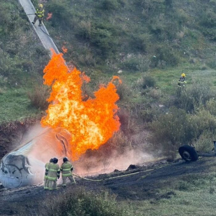 Explota pipa en la Texcoco‑Calpulalpan; dos muertos y una mujer lesionada en Santa Inés