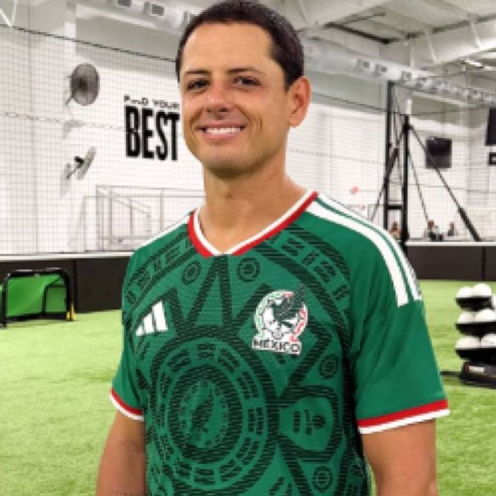 Javier ‘Chicharito’ Hernández comparte fotos con la nueva playera del Tri en Instagram