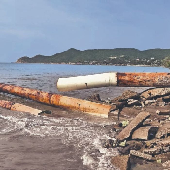 Pescadores de La Ventosa exigen a Pemex sustituir emisores tras nuevo derrame en Salina Cruz