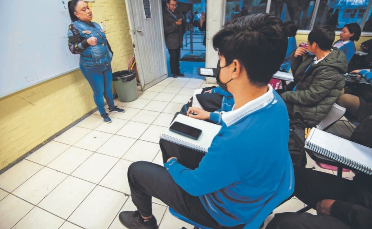 regulaciones-en-11-estados-limitan-el-uso-de-celulares-en-las-escuelas-2025-2026