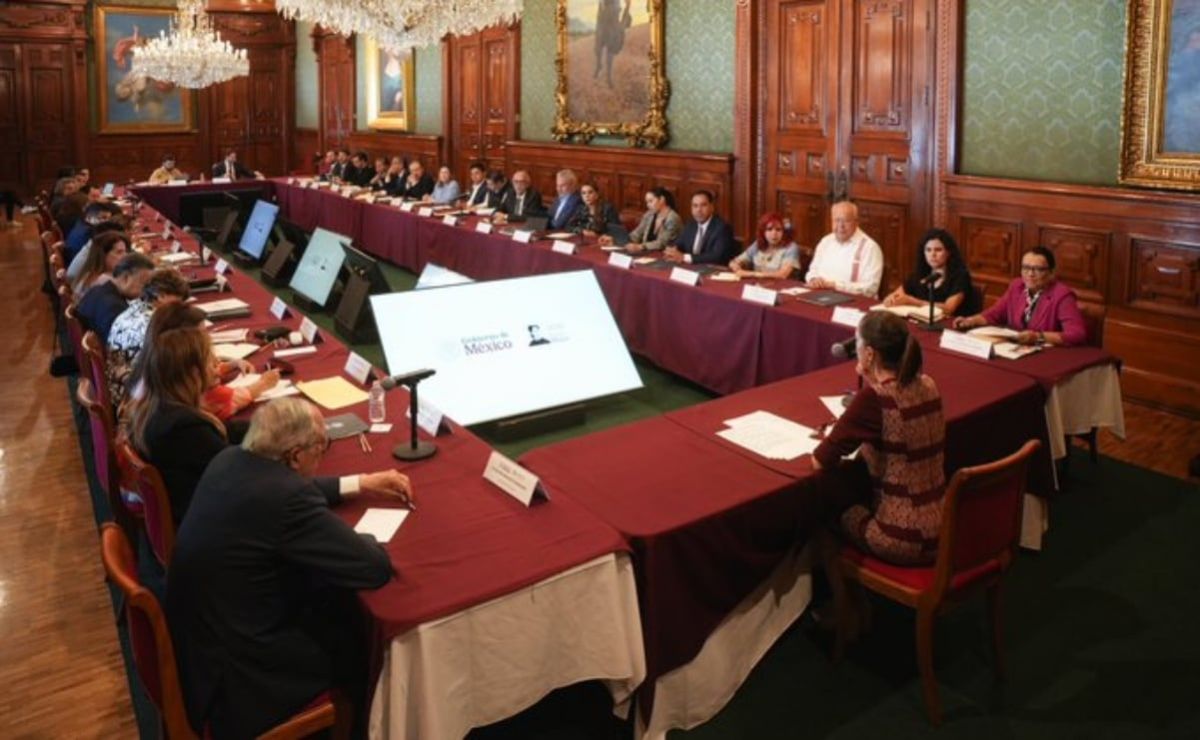 sheinbaum-se-reune-en-palacio-nacional-con-gobernadores-para-supervisar-avances-del-imss-bienestar