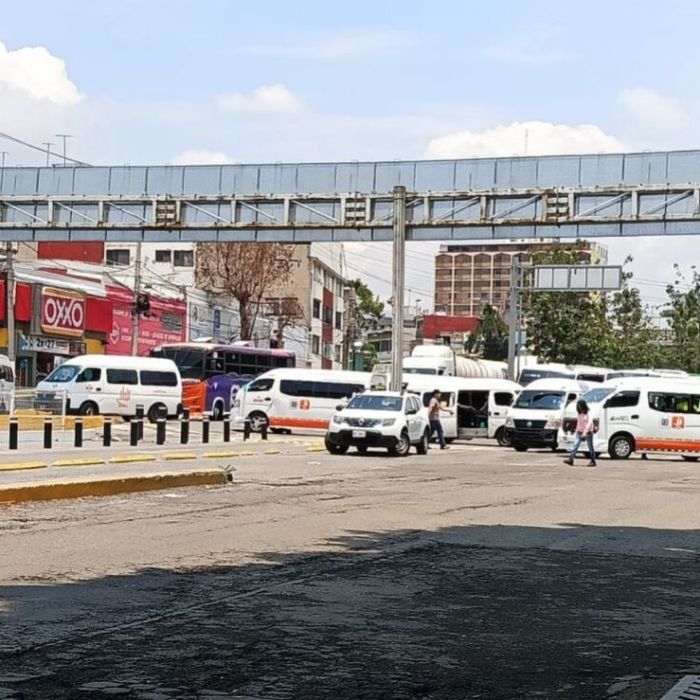 Transportistas bloquean accesos al Metro Cuatro Caminos en protesta por la Línea 3 del Mexicable