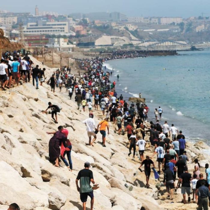 Caos en Ceuta: España despliega al Ejército tras la entrada masiva de migrantes