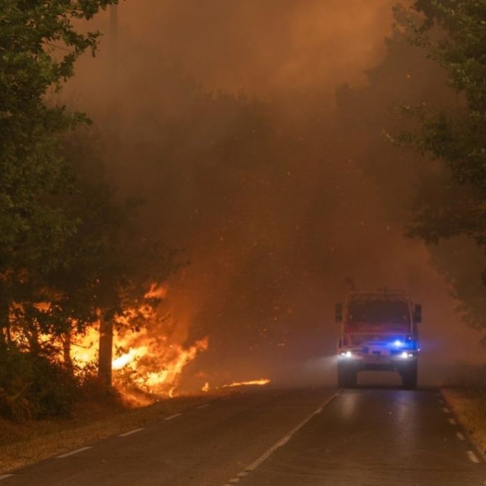 Evacúan a 2 mil 500 personas por reactivación de incendio en la Provenza francesa