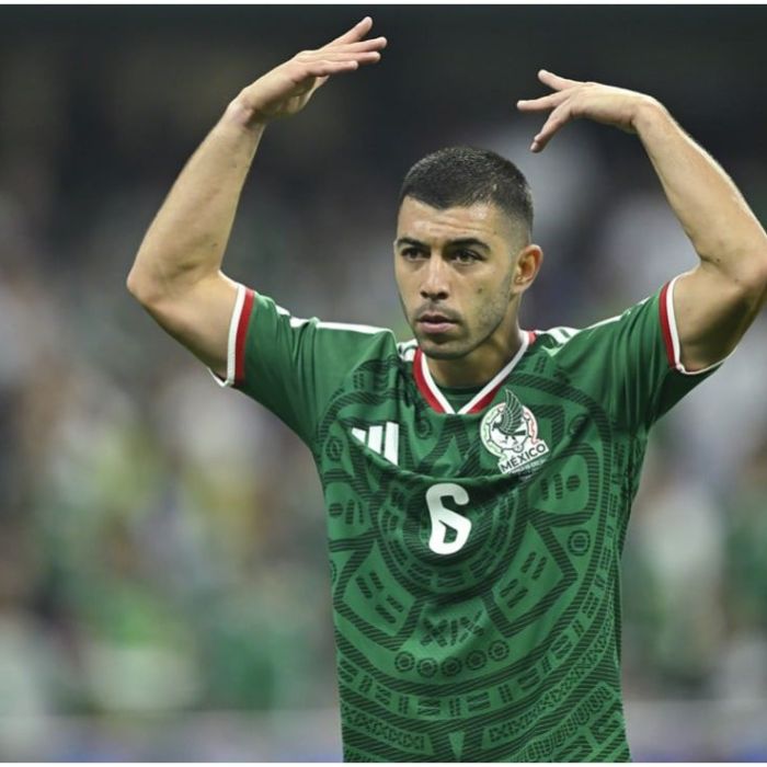 Al Jazira presenta oferta formal por Erik Lira a Cruz Azul