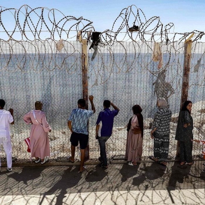 Familias buscan a sus desaparecidos tras la tragedia migratoria en Ceuta