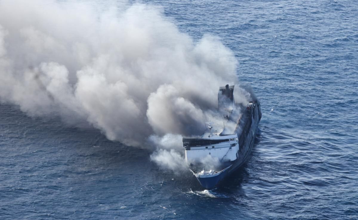 incendio-en-ferry-de-indonesia-deja-cinco-muertos-y-41-desaparecidos