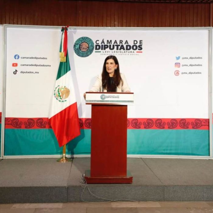 Kenia López pide participar en consulta sobre derechos de las audiencias