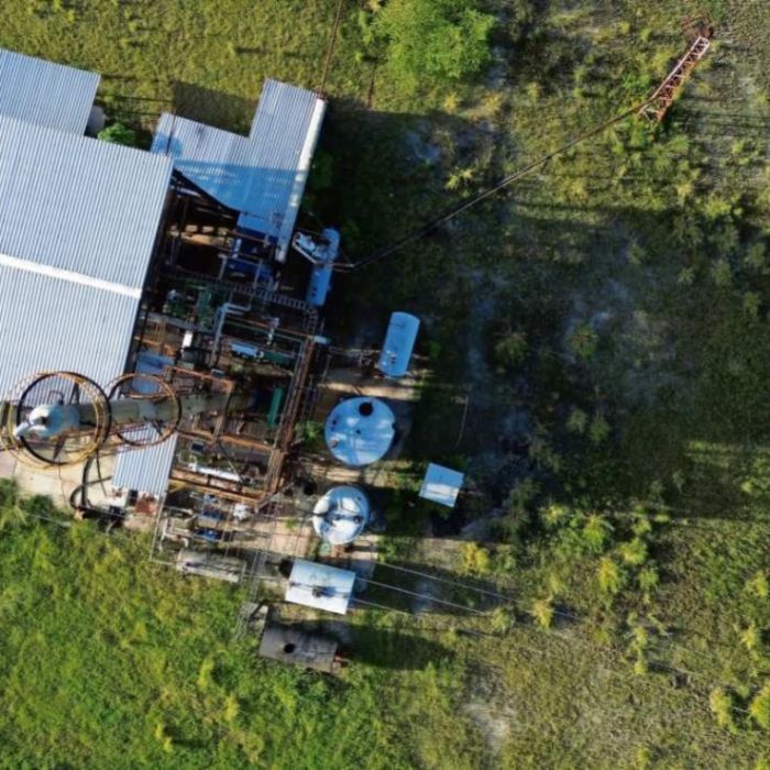 Minirrefinería asegurada en Veracruz permanece intacta y sin avances un año después
