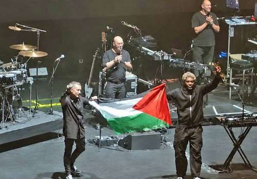 Prohíben el ingreso de Massive Attack a Singapur tras ondear una bandera palestina