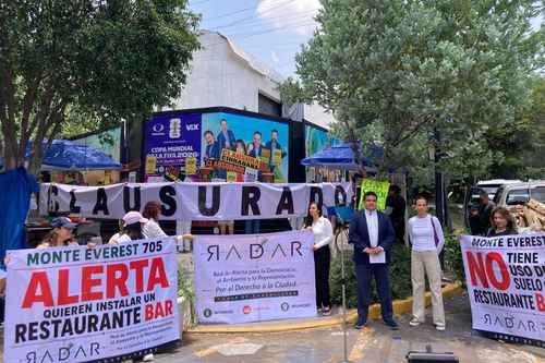 Vecinos realizan “clausura ciudadana” contra restaurante-bar en Lomas de Chapultepec