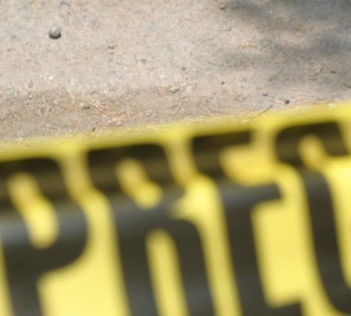 Asesinan a un hombre dentro de su auto en una plaza comercial de Culiacán