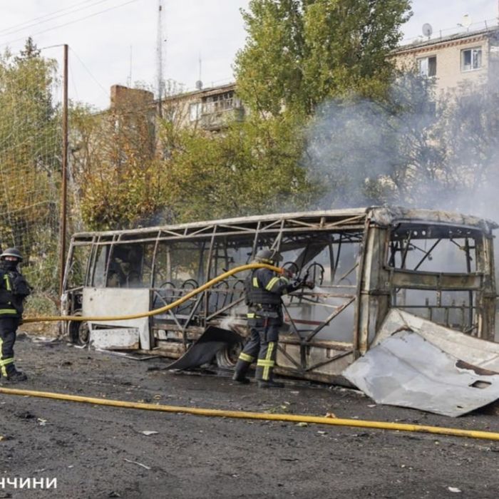 Bombardeo ruso contra dos autobuses en Kramatorsk deja al menos 30 muertos