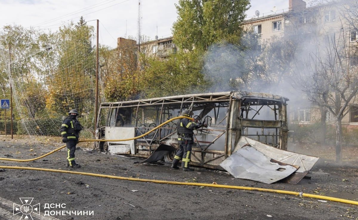 bombardeo-ruso-contra-dos-autobuses-en-kramatorsk-deja-al-menos-30-muertos
