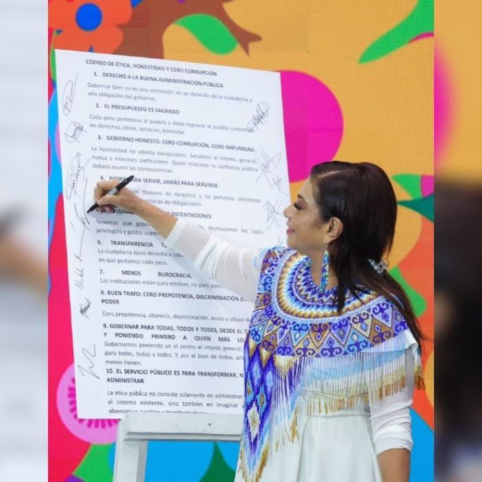 Clara Brugada y su gabinete firman decálogo contra la corrupción en la CDMX