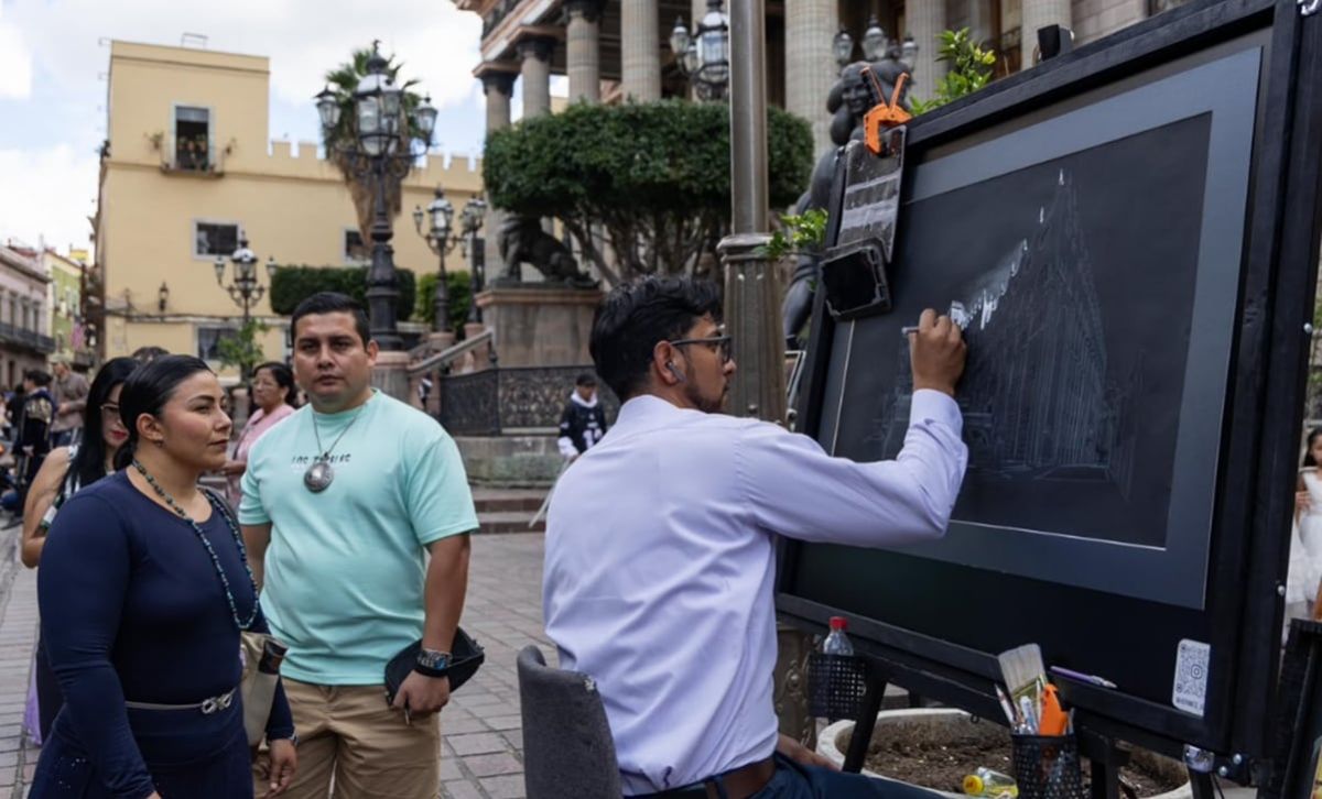 comerciantes-y-artistas-perciben-ligera-mayor-afluencia-en-el-arranque-del-cervantino-2026