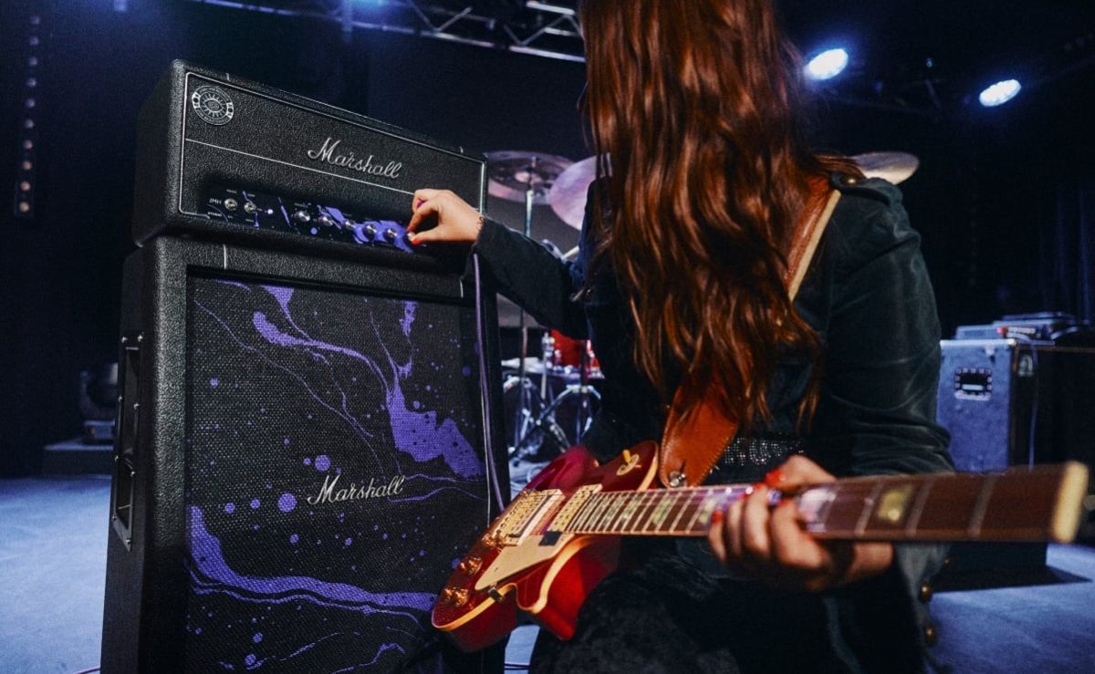 marshall-lleva-la-estetica-de-jimi-hendrix-a-nuevos-audifonos-y-un-altavoz