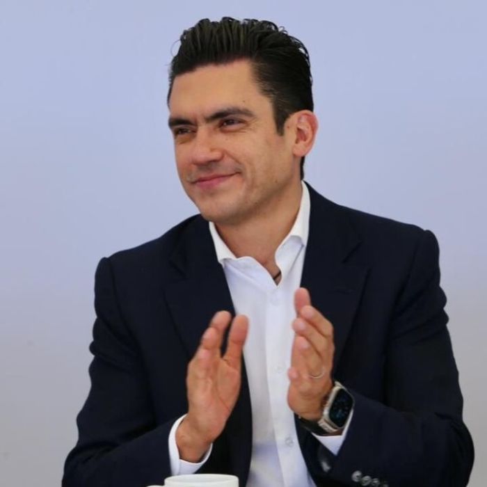 PAN respalda a Flávio Bolsonaro y Morena responde: “están en el basurero de la historia”