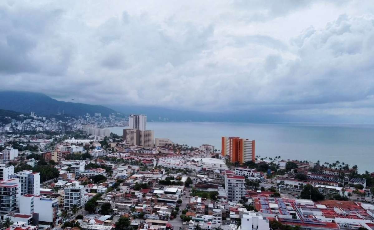 puerto-vallarta-se-prepara-ante-la-llegada-del-huracan-simon