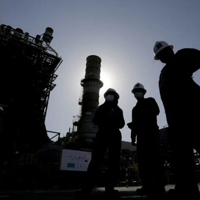 Reportan llamas y humo cerca de una instalación de Aramco al sur de Riad