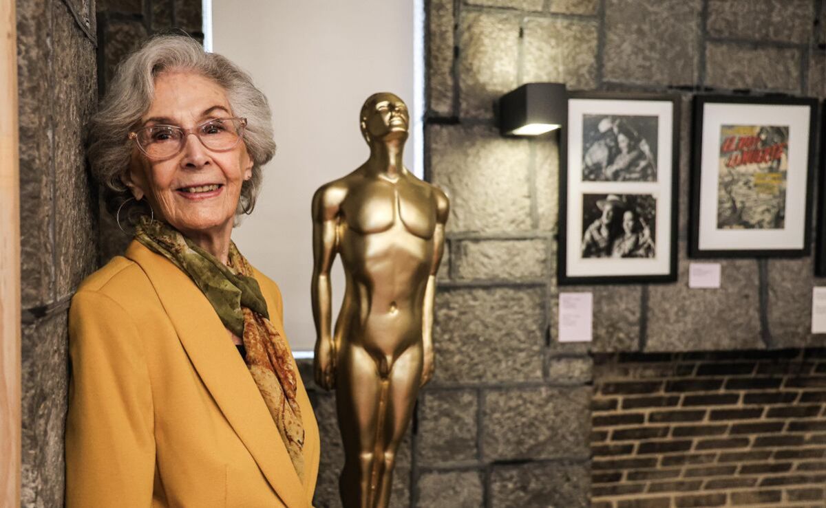 rosita-arenas-recibe-el-ariel-de-oro-por-su-trayectoria-en-el-cine-mexicano