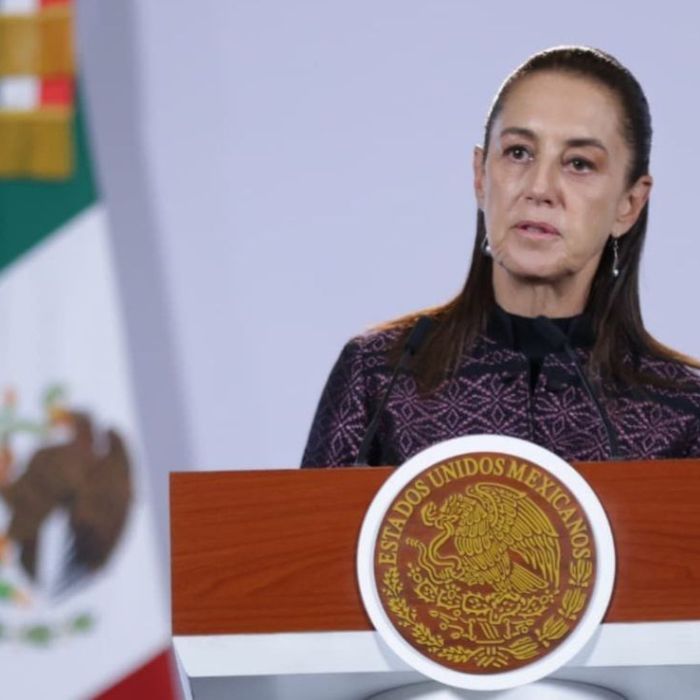 Sheinbaum atribuye reducción de vuelos a Tulum al aumento del precio de la turbosina