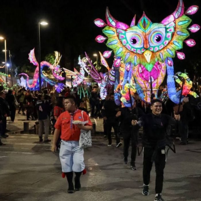 Alebrijes iluminados recorren el Centro Histórico de la Ciudad de México