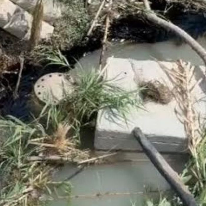 Derrame de hidrocarburo contamina el río Pilón en Montemorelos
