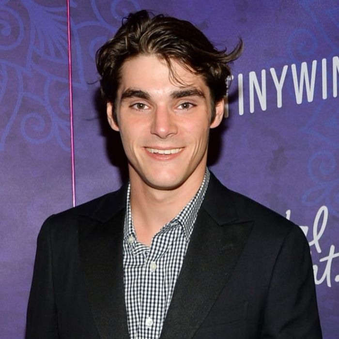 El elenco de Breaking Bad despide a RJ Mitte, quien cumplió su sueño de volar en globo días antes de morir